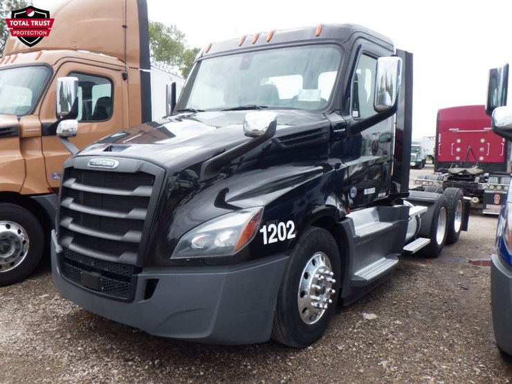 2020-freightliner-cascadia-126-image-1