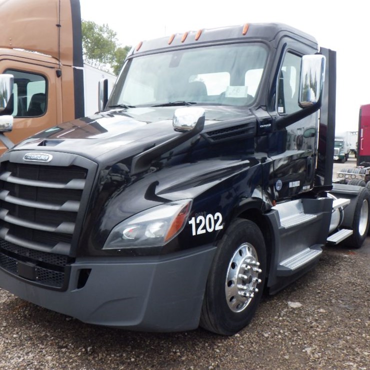 2020 FREIGHTLINER CASCADIA 126