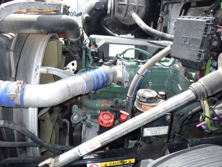 2020-volvo-vnr300-image-22