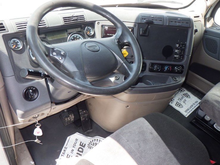 2016-freightliner-cascadia-125-evolution-image-20