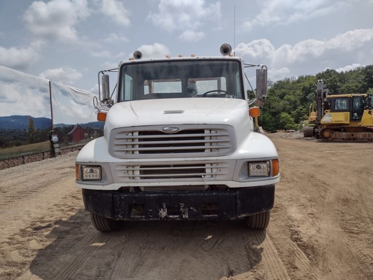 freightliner-fl70-image-2