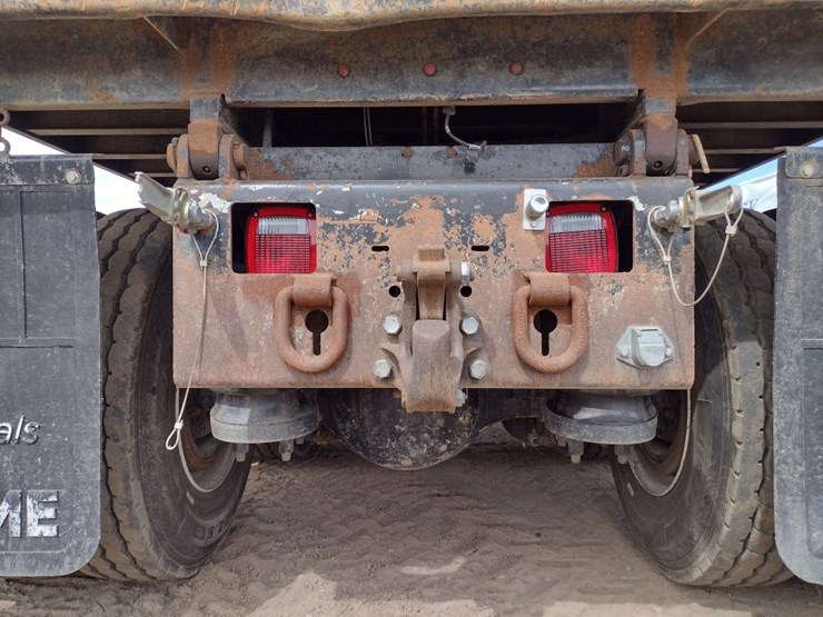 peterbilt-348-image-27
