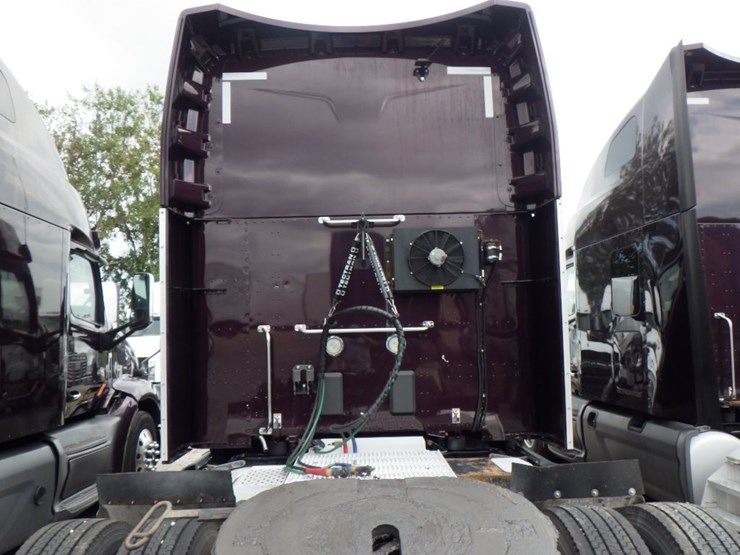 2019-peterbilt-579-image-13