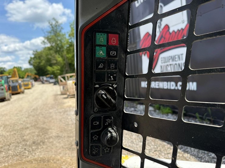 2020-bobcat-t76-image-21