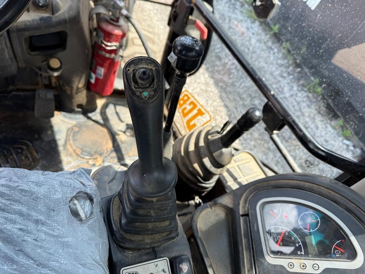 jcb-3cx14-image-27