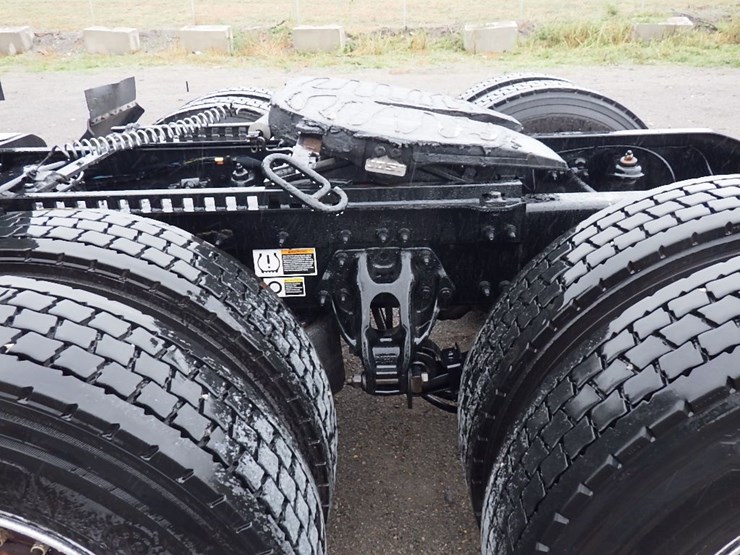 2021-peterbilt-579-image-18