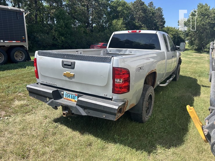 2013-chevrolet-silverado-2500hd-lt-image-10