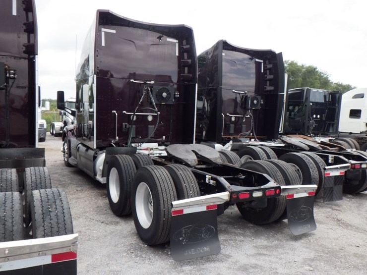 2019-peterbilt-579-image-14