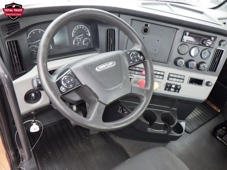 2020-freightliner-cascadia-126-image-17