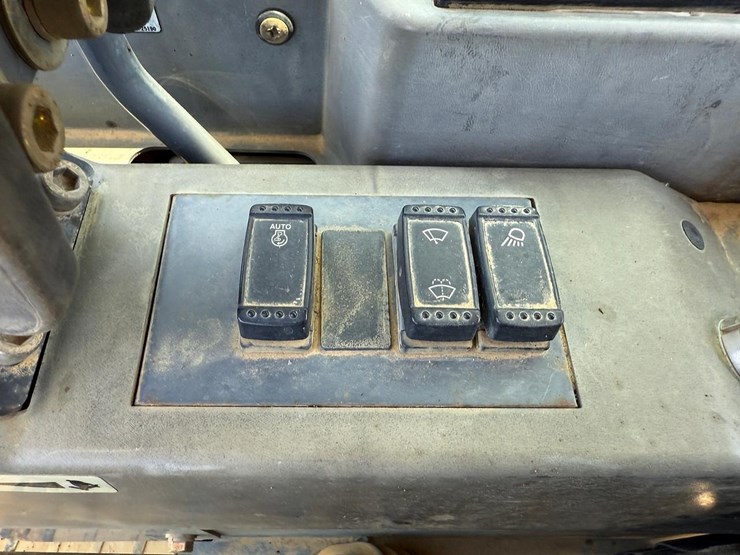 2012-takeuchi-tb250-image-24