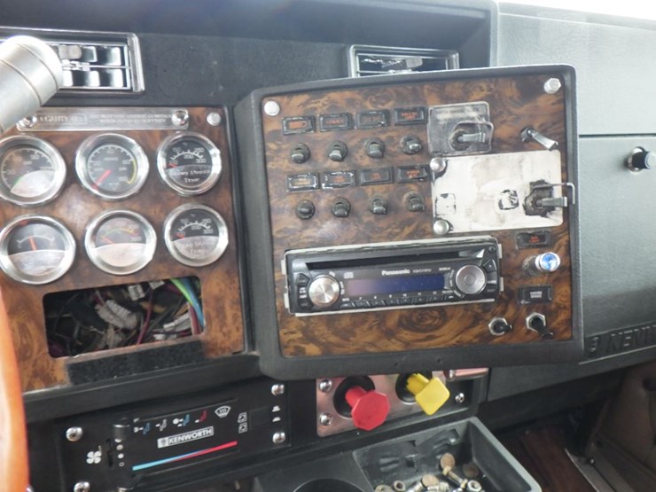1997-kenworth-w900l-image-28