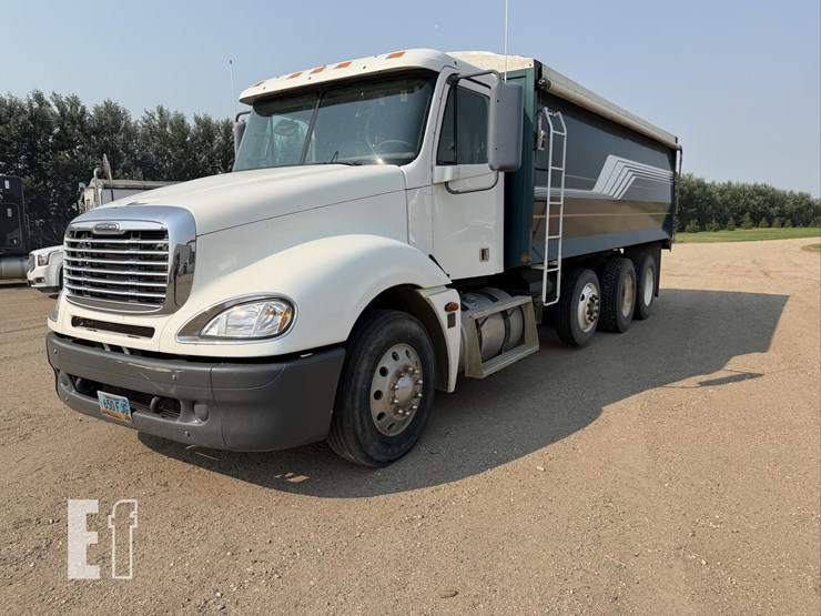 2004-freightliner-columbia-120-image-1