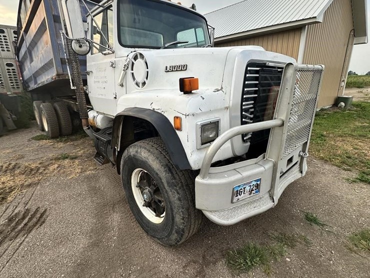 1988-ford-l9000-image-1
