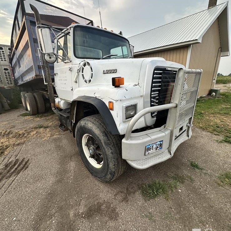 1988 FORD L9000