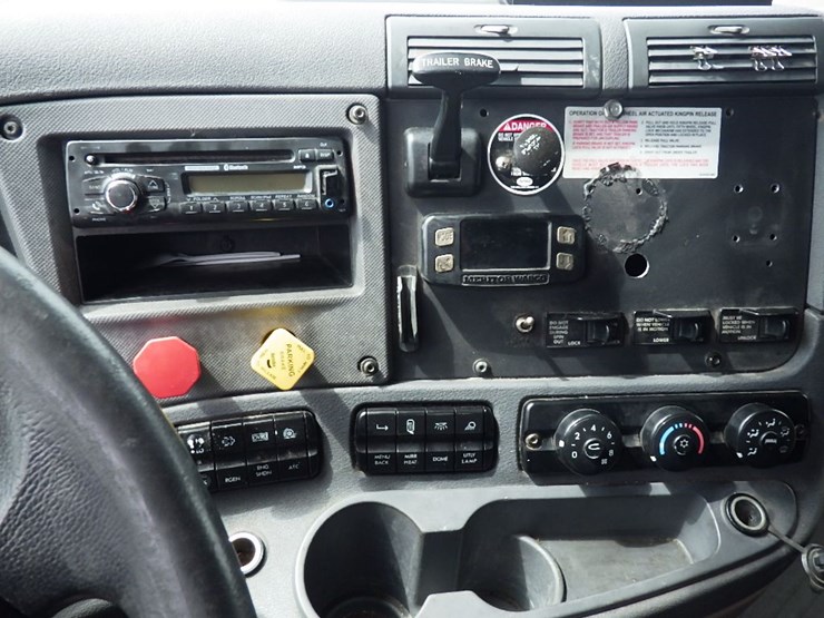 2016-freightliner-cascadia-125-image-25