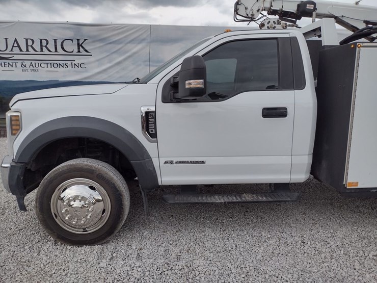 18-ford-f550-image-14