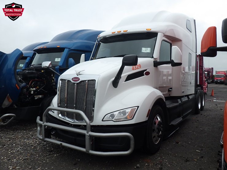 2023-peterbilt-579-image-1