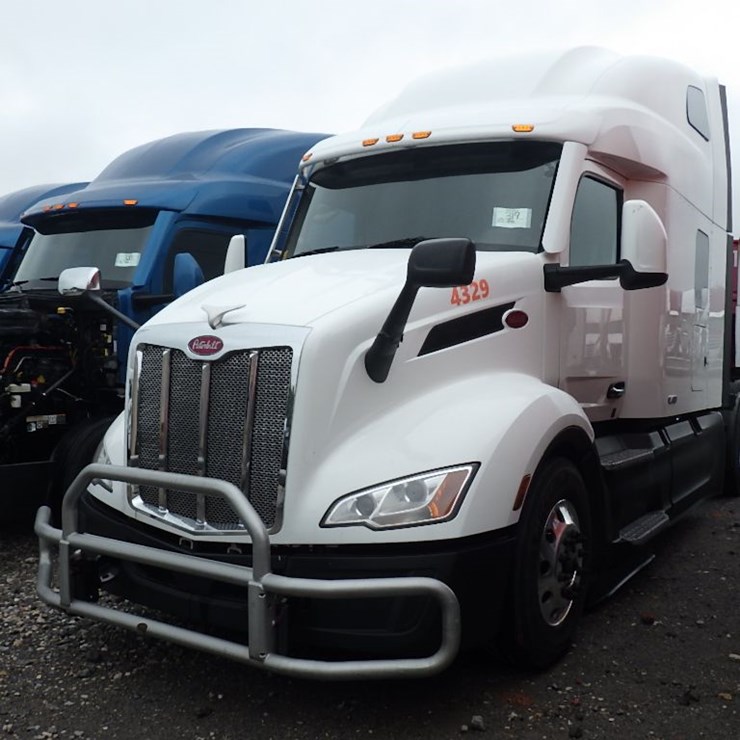 2023 PETERBILT 579