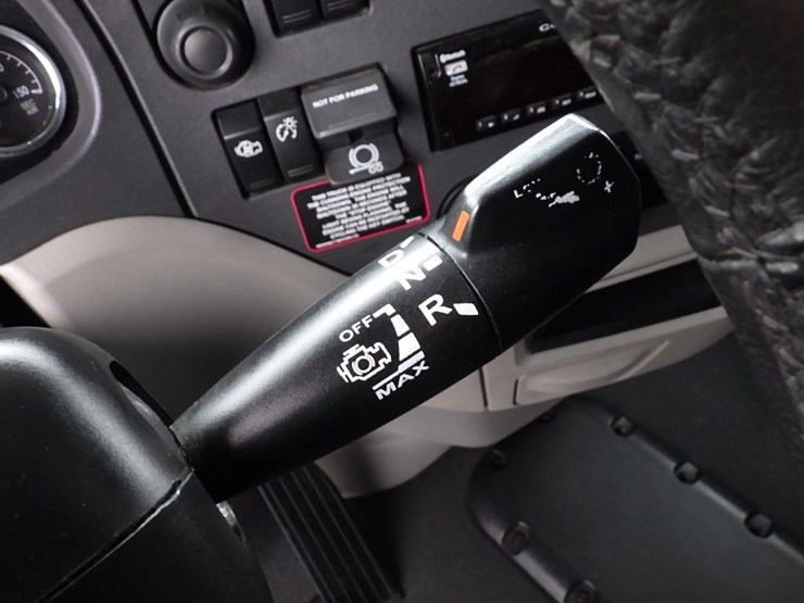 2021-peterbilt-579-image-22
