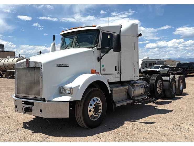 2017-kenworth-t800-image-1