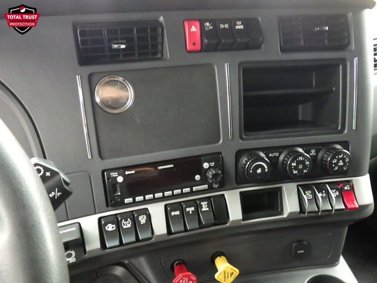 2023-kenworth-t680-image-26