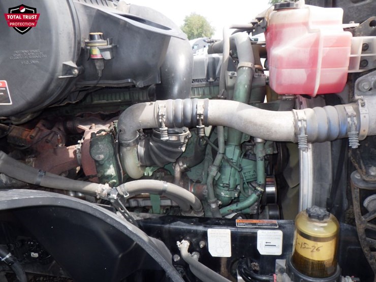 2020-volvo-vnl860-image-28