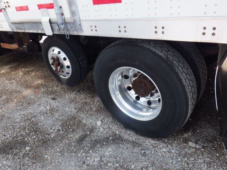 2016-peterbilt-220-image-11