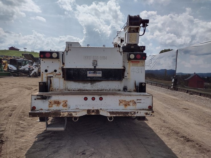 peterbilt-335-image-2
