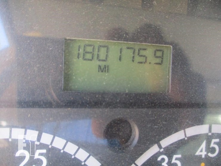 2013-freightliner-business-class-m2-112-image-21