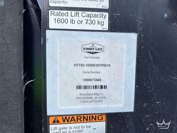 2010-freightliner-m2-106-image-22