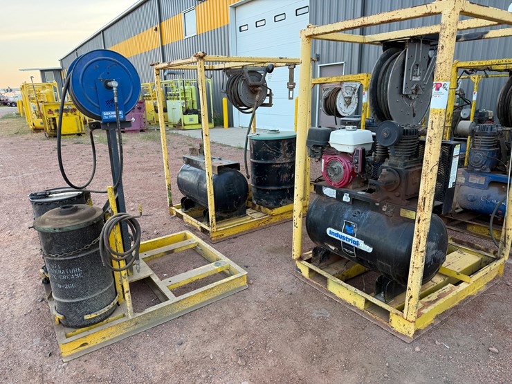 (3)-4.4’-x-3.9’-grease-lube-skids-f/-parts-image-1