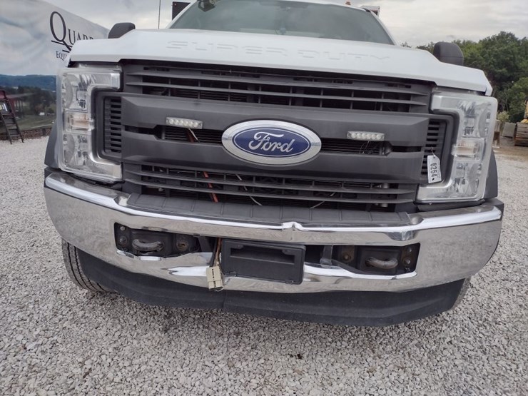 18-ford-f550-image-48