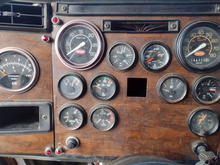 1995-peterbilt-378-image-9