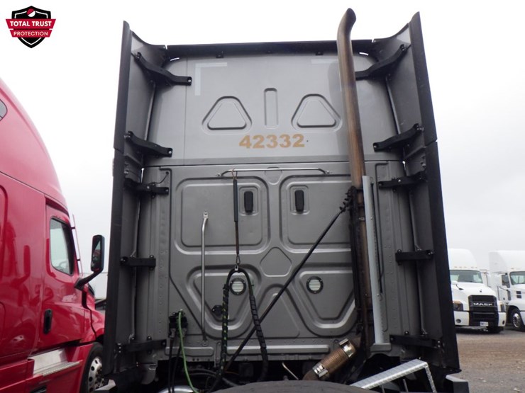 2022-freightliner-cascadia-126-image-14