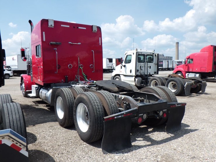 2012-peterbilt-389-image-13