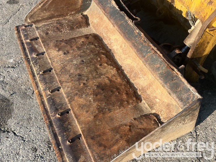 2021-caterpillar-236d-image-13