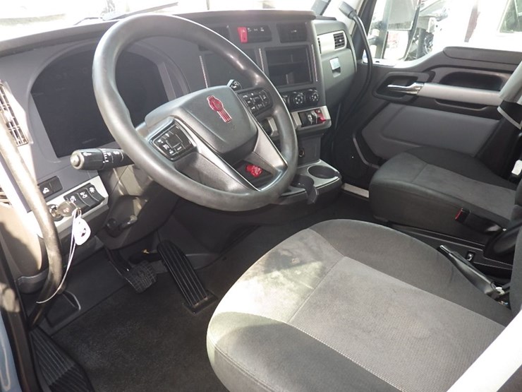 2024-kenworth-t680-image-25