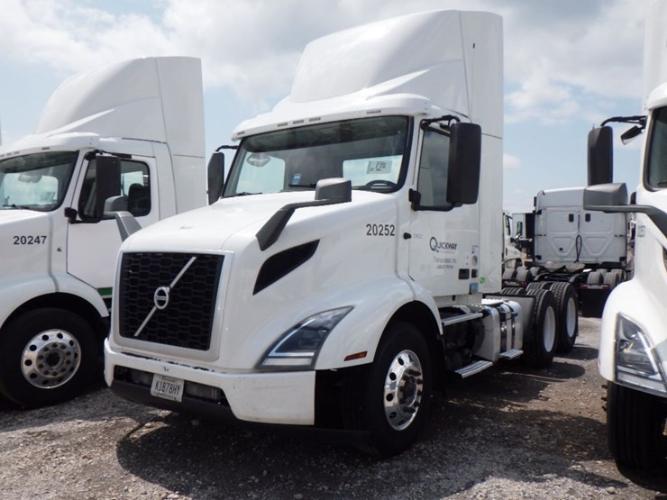 2020-volvo-vnr300-image-1