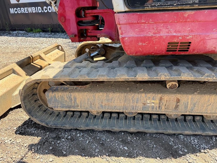 2012-takeuchi-tb250-image-14