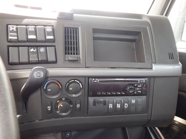 2020-volvo-vnr300-image-21