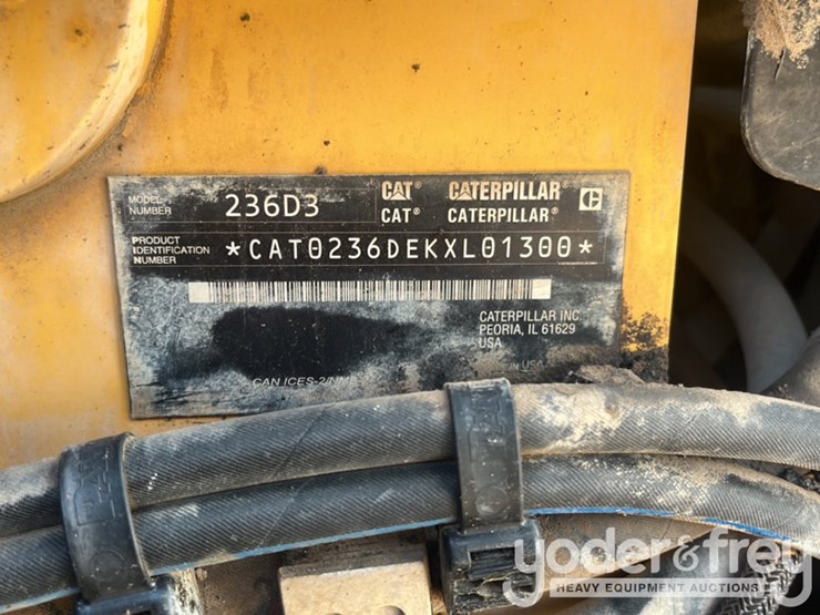 2021-caterpillar-236d-image-25