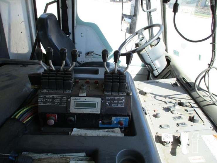 2005-freightliner-condor-image-8