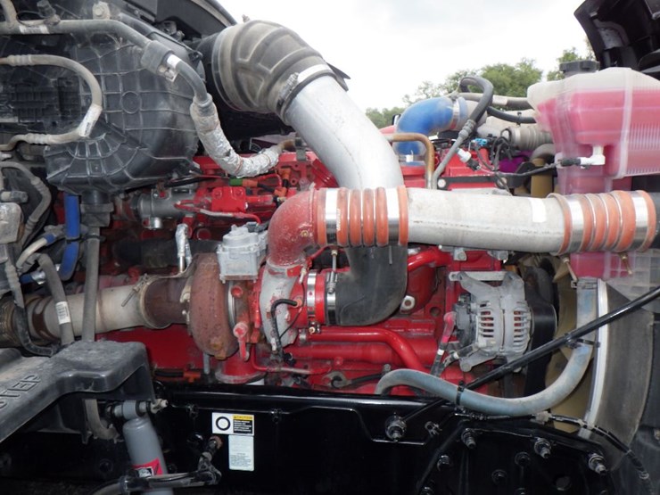 2019-peterbilt-579-image-30