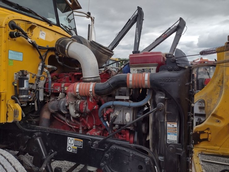 peterbilt-384-image-39