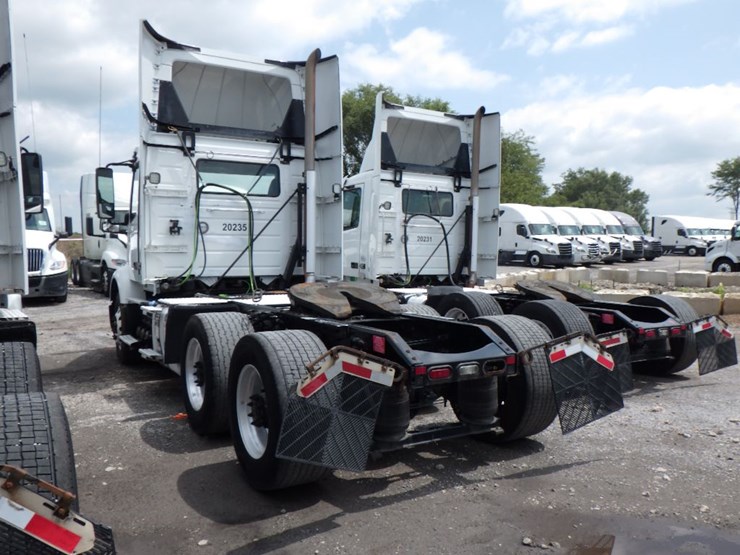 2020-volvo-vnr300-image-11
