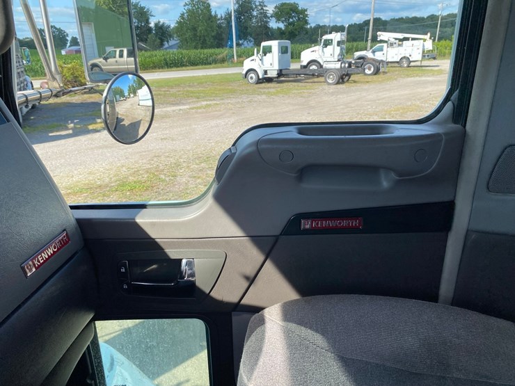 2018-kenworth-t440-image-87
