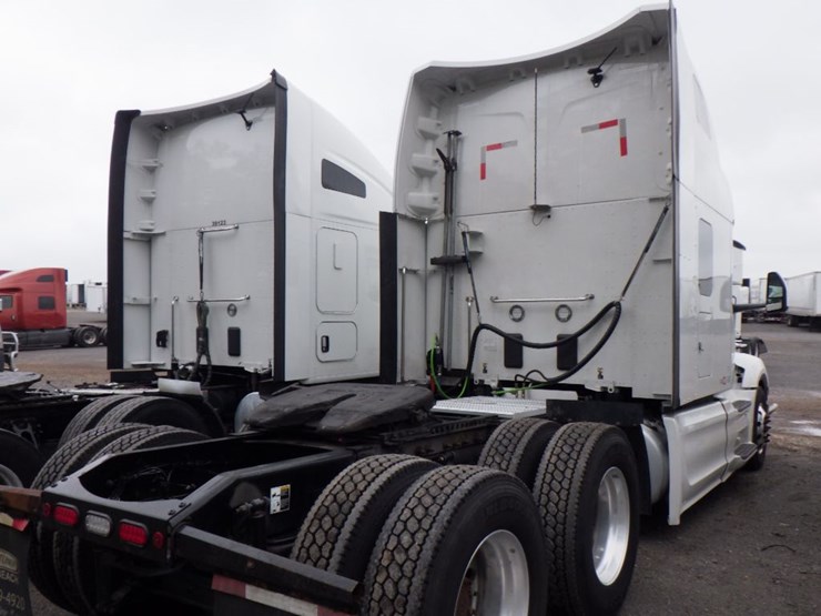2022-peterbilt-579-image-11