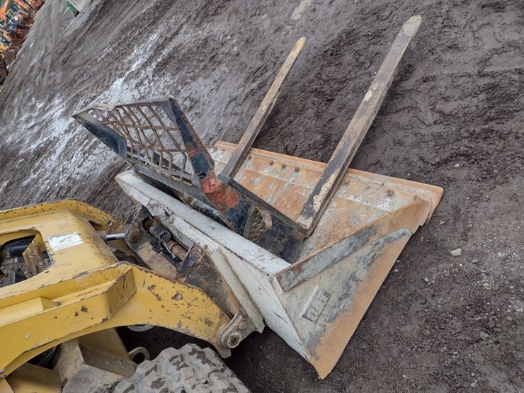 14-caterpillar-279d-image-20