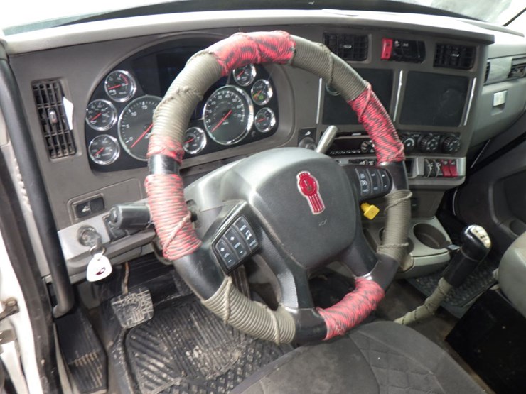 2015-kenworth-t880-image-14