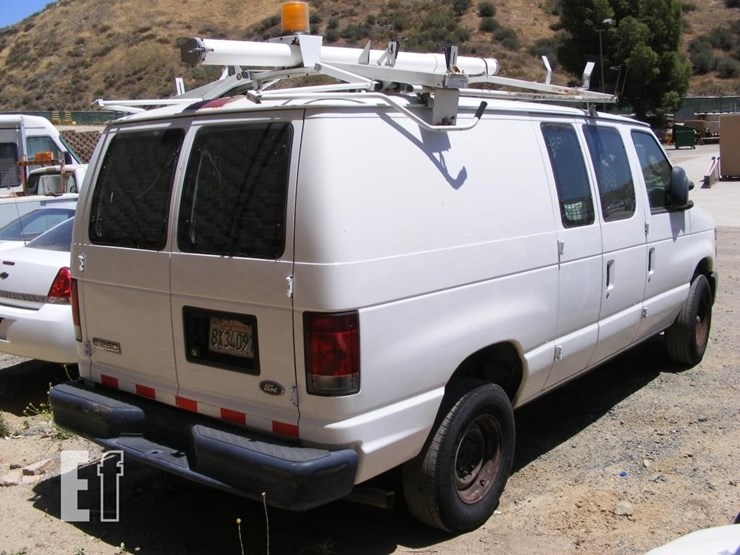 2010-ford-e250-image-4
